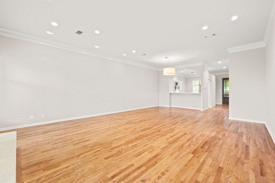 More Photos Of 131 Saint Dennis Ave, Alamo Heights Multifamily For Sale