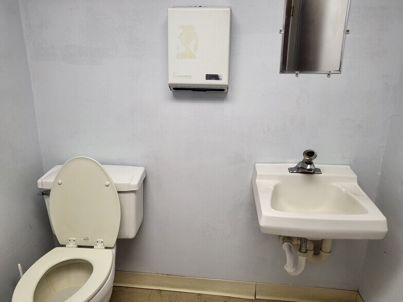 More Photos Of 1121 Route 47, Rio Grande Office For Sale