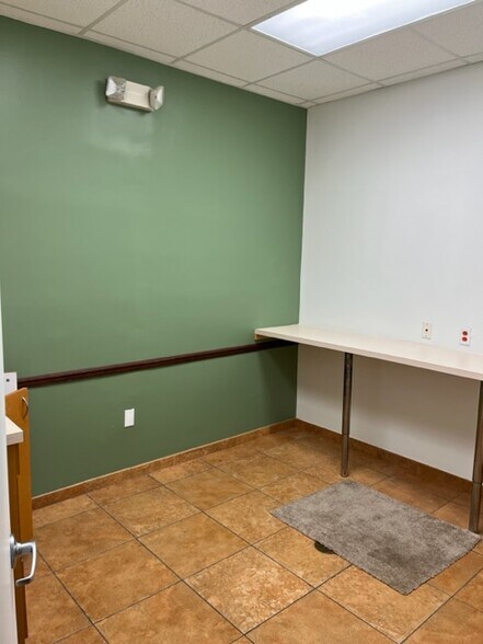 More Photos Of 6435-6471 W Commercial Blvd, Tamarac Medical For Lease