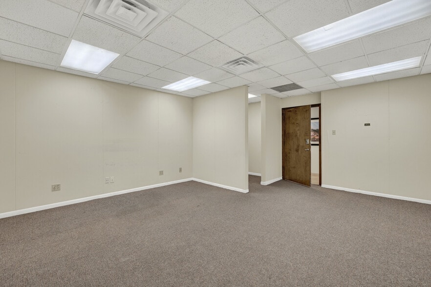 More Photos Of 123 N Seguin Ave, New Braunfels Office For Lease
