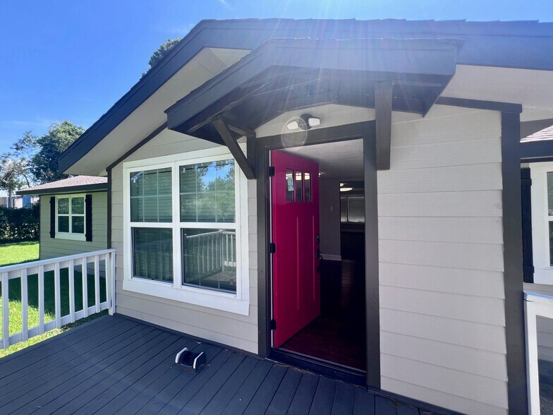 More Photos Of 2506 Anders Ln, Kemah Medical For Lease