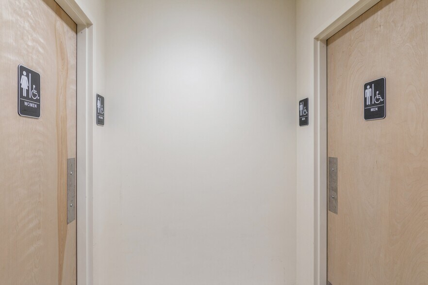 More Photos Of 462 John Ringling Blvd, Sarasota General Retail For Sale