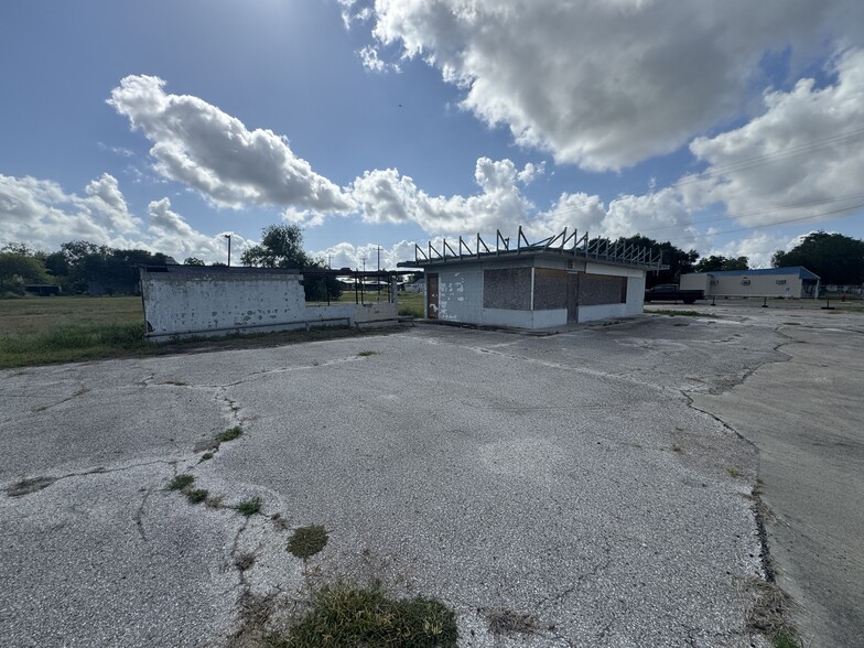 More Photos Of 108 S 8th St, Skidmore Service Station For Sale