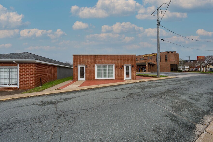 More Photos Of 101 Elm Ave, Louisa General Retail For Lease