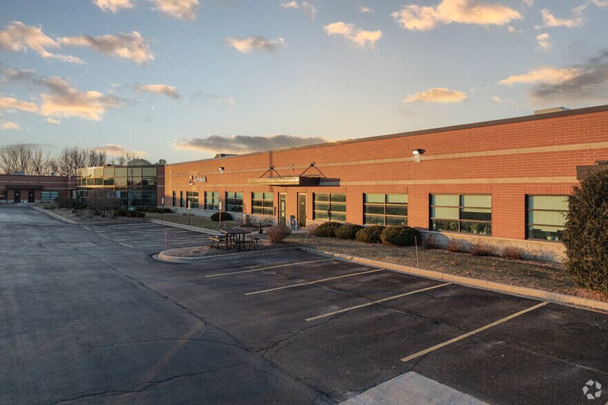 More Photos Of 8525 W 183rd St, Tinley Park Office For Sale