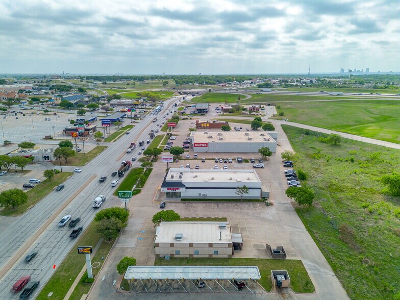 More Photos Of 6325 Lake Worth Blvd, Fort Worth General Retail For Sale