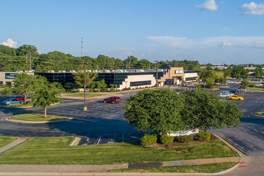 More Photos Of 1720 E Primrose St, Springfield Office For Lease