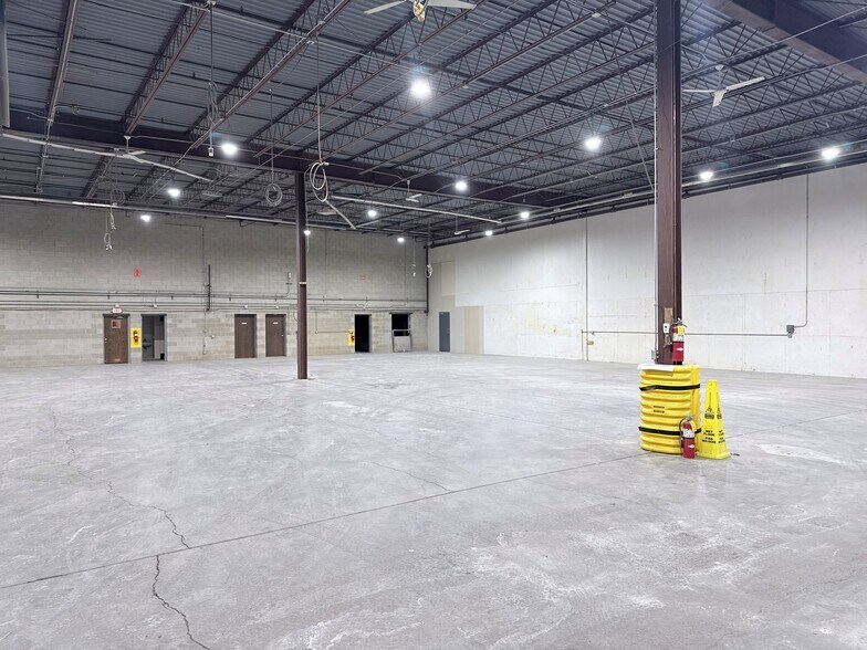 More Photos Of 3320 Terminal Dr, Eagan Distribution For Lease