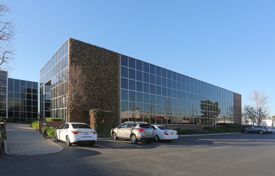 More Photos Of 2040 S Santa Cruz St, Anaheim Loft Creative Space For Lease