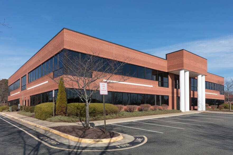 More Photos Of 10 Center St, Stafford Office For Lease