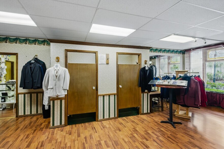 More Photos Of 4066 Broward Blvd, Fort Lauderdale Storefront Retail Office For Sale