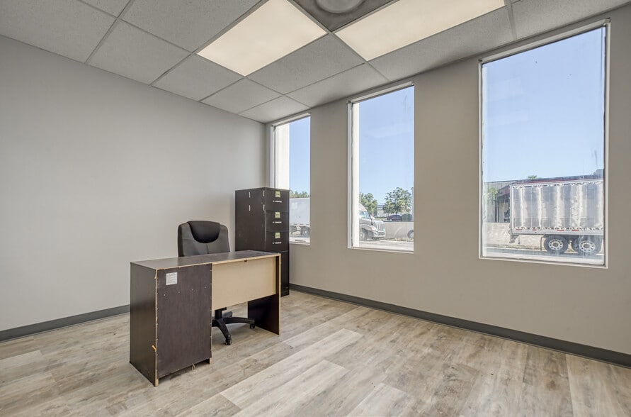 More Photos Of 6501 Arlington Expy, Jacksonville Office Residential For Sale