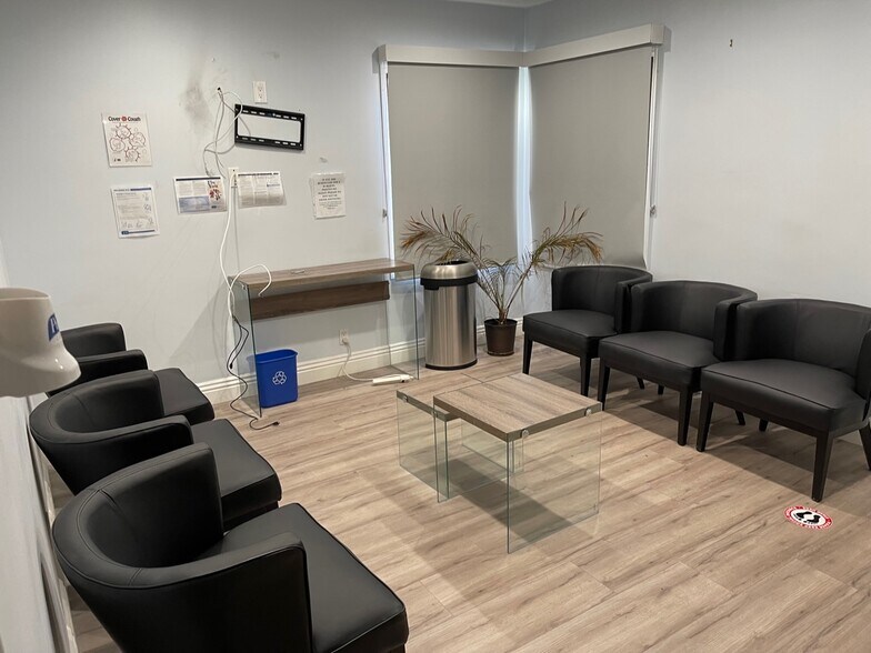 More Photos Of 10866 Riverside Dr, North Hollywood Hospital For Lease