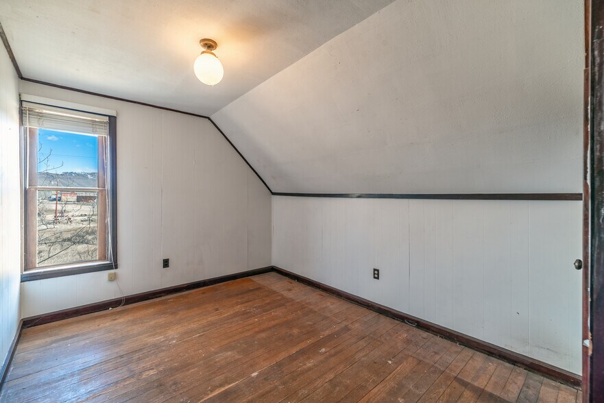 More Photos Of 121 Byers Ave, Hot Sulphur Springs Storefront Retail Residential For Sale