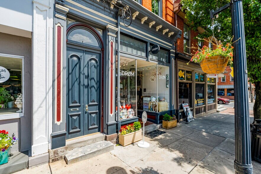 More Photos Of 305 N Queen St, Lancaster Storefront Retail Residential For Sale