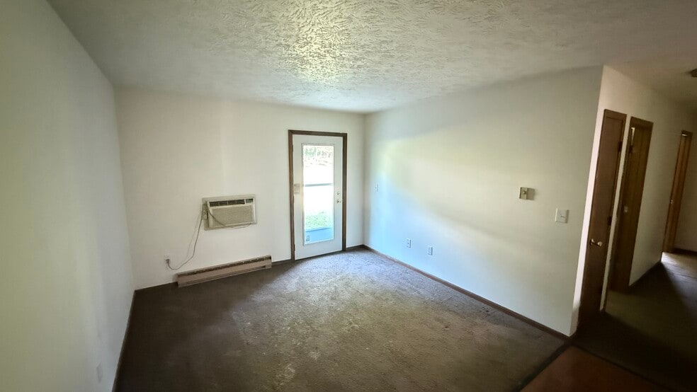 More Photos Of 432 McConnell St, Uhrichsville Apartments For Sale