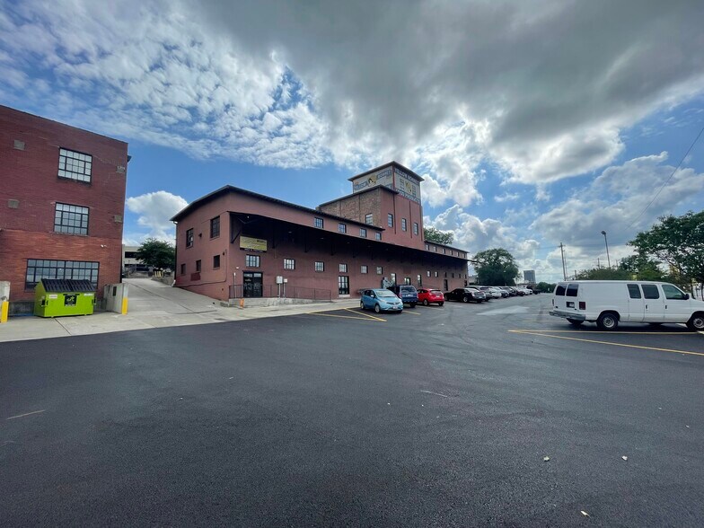 More Photos Of 323 N Patton Ave, Springfield Office For Sale