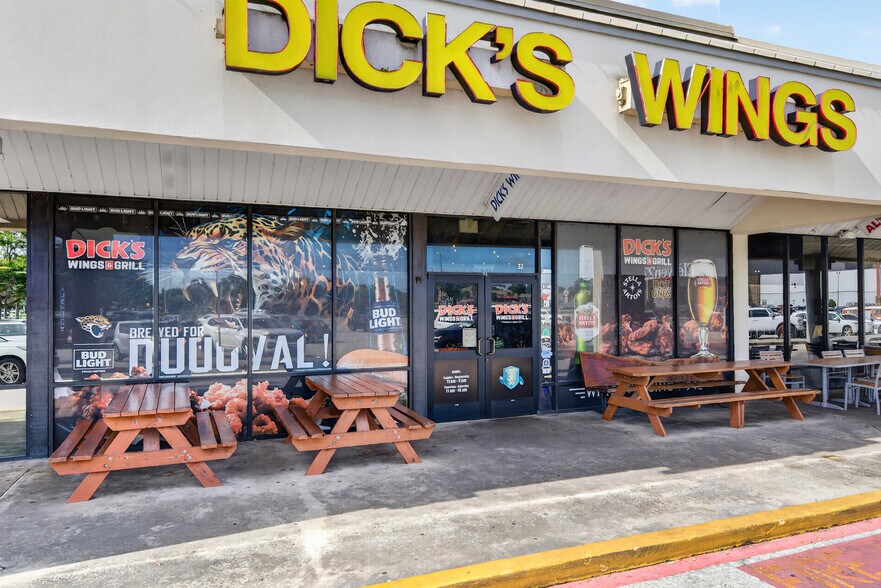 More Photos Of 14286 Beach Blvd, Jacksonville Beach General Retail For Sale