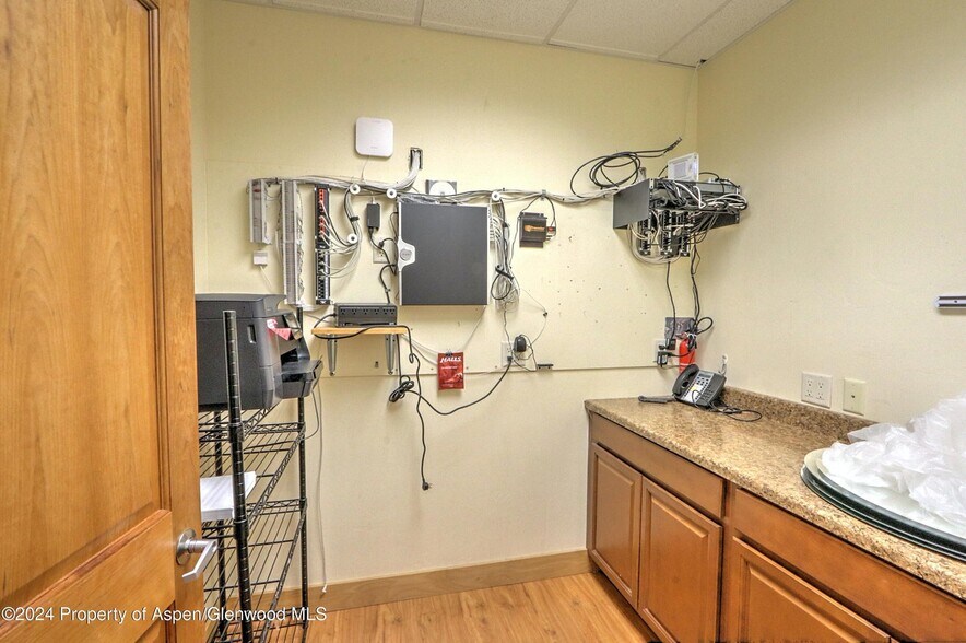 More Photos Of 1607 Grand Ave, Glenwood Springs Loft Creative Space For Sale