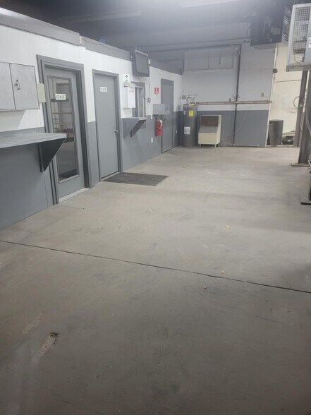 More Photos Of 20501 W 67th St, Shawnee Warehouse For Lease