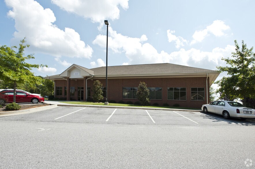 More Photos Of 39 Oak Hill Ct, Newnan Office For Sale