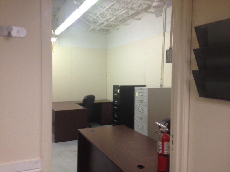 More Photos Of 2401 Sivley Rd, Artesia Truck Terminal For Sale