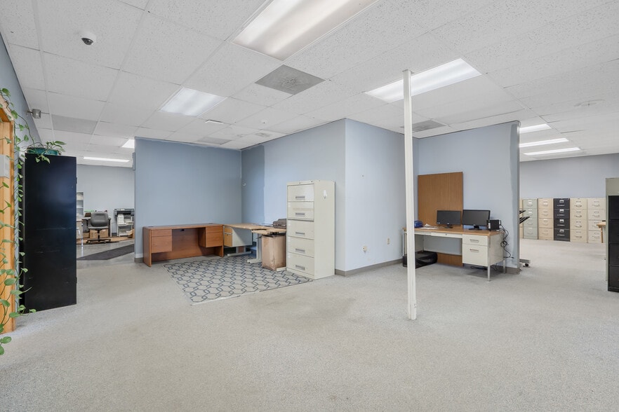 More Photos Of 532 State Fair Blvd, Syracuse Light Distribution For Sale