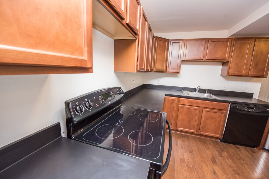 More Photos Of 803-807 Washington Blvd, Baltimore Storefront Retail Residential For Lease