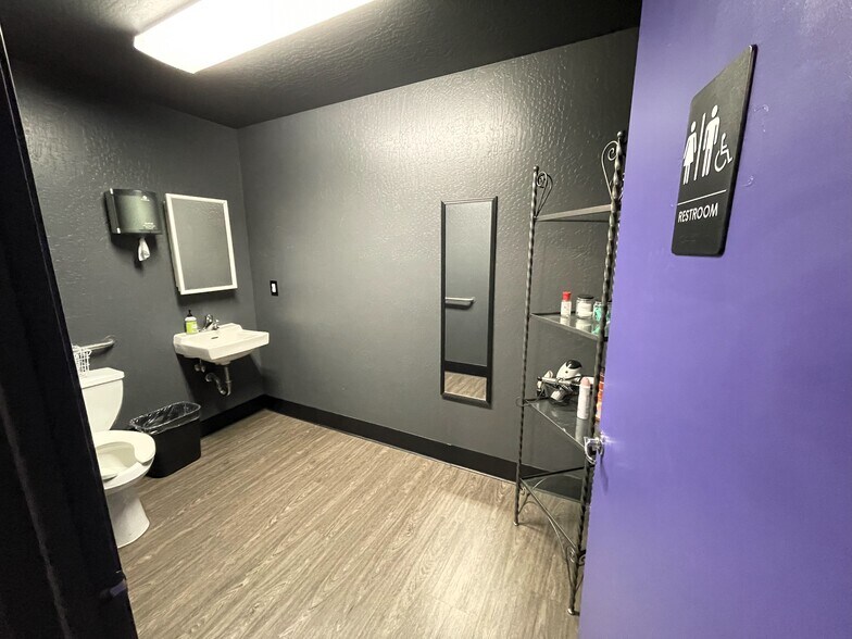More Photos Of 770-780 Smithridge Dr, Reno Showroom For Lease