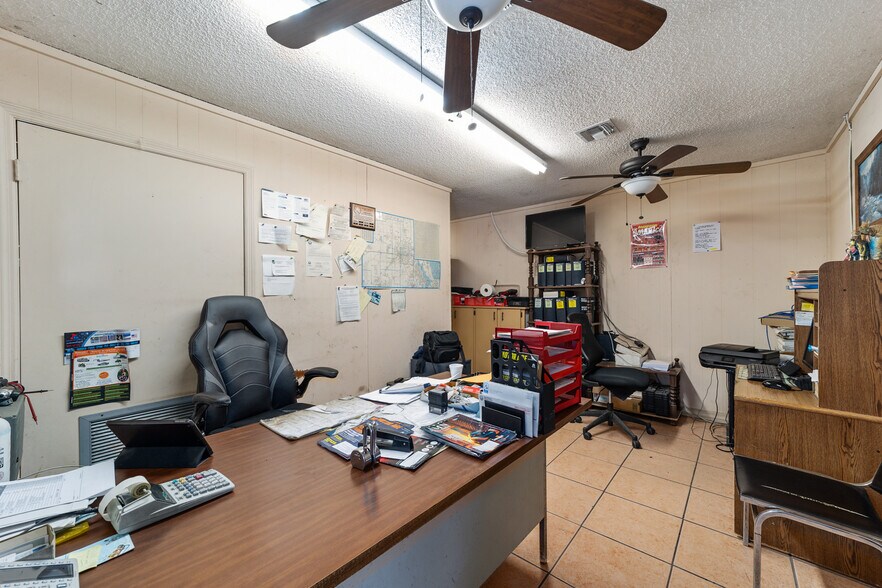 More Photos Of 3721 NE 44th St, Ocala Industrial For Sale