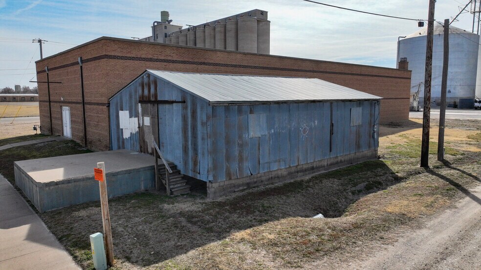 More Photos Of 1905 7th St, Great Bend Industrial For Sale