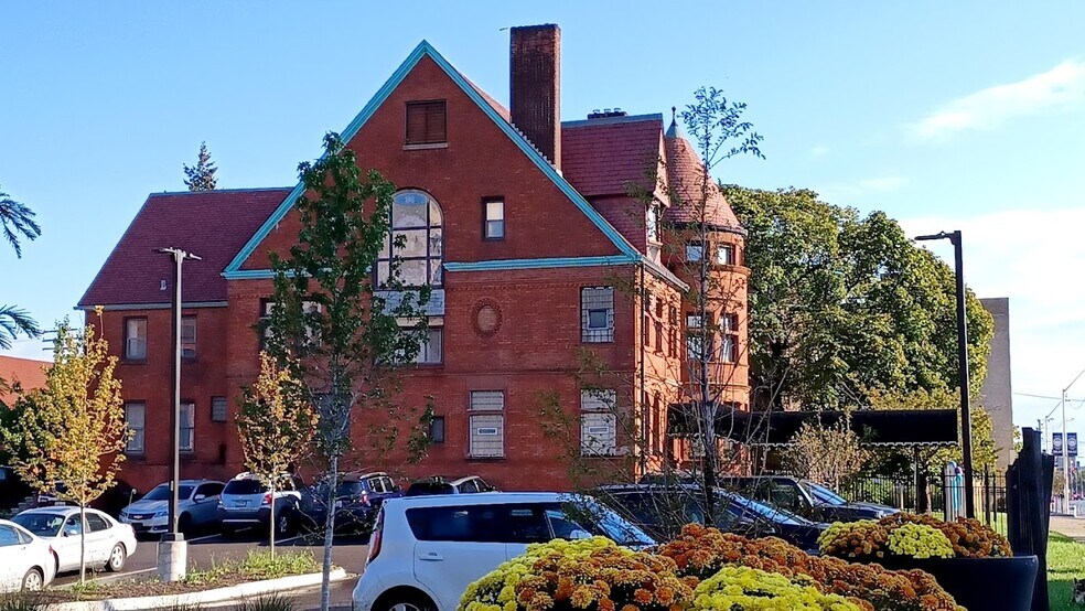 More Photos Of 2921 E Jefferson Ave, Detroit Office Residential For Lease