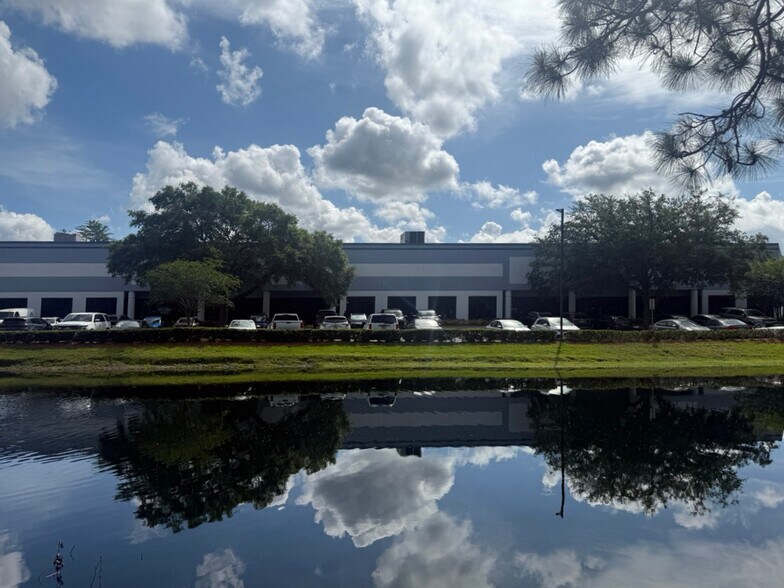 More Photos Of 8475 Western Way, Jacksonville Unknown For Lease