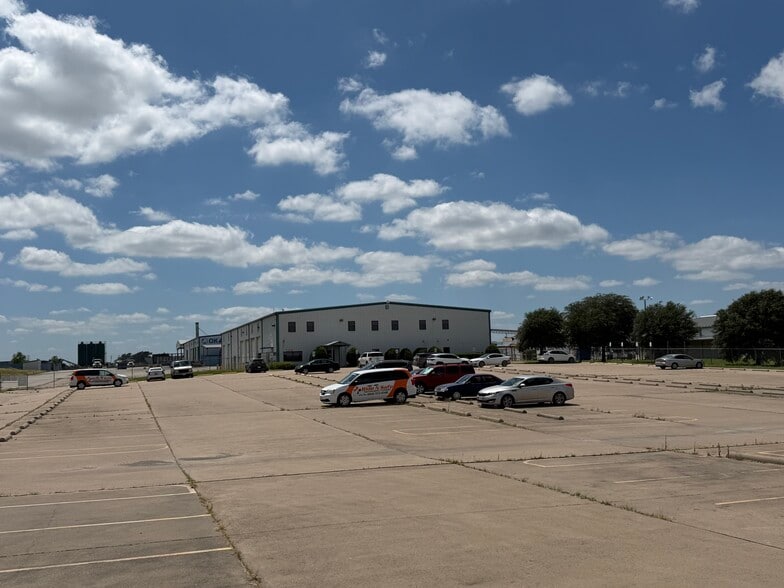 More Photos Of 3701 Windmill Rd, Cleburne Manufacturing For Lease
