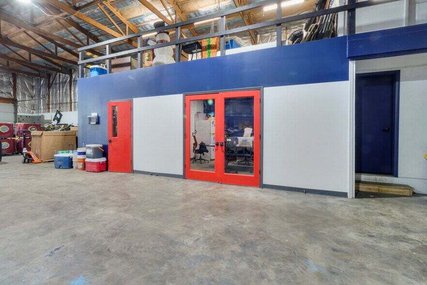 More Photos Of 722 Ketcham St, Indianapolis Warehouse For Sale