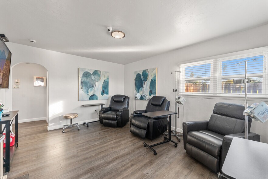 More Photos Of 76 Alabama St, Redlands Office For Lease