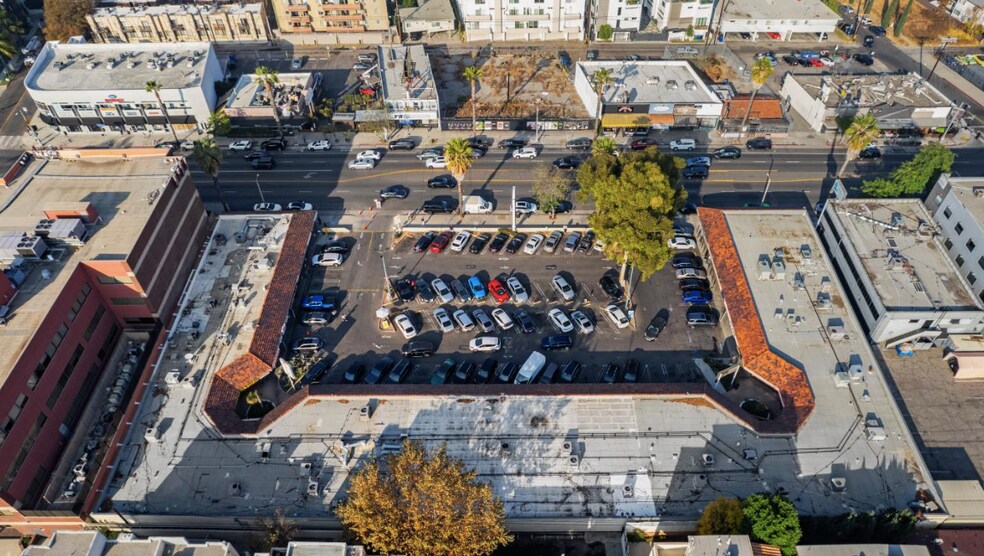 More Photos Of 15030 Ventura Blvd, Sherman Oaks Unknown For Lease