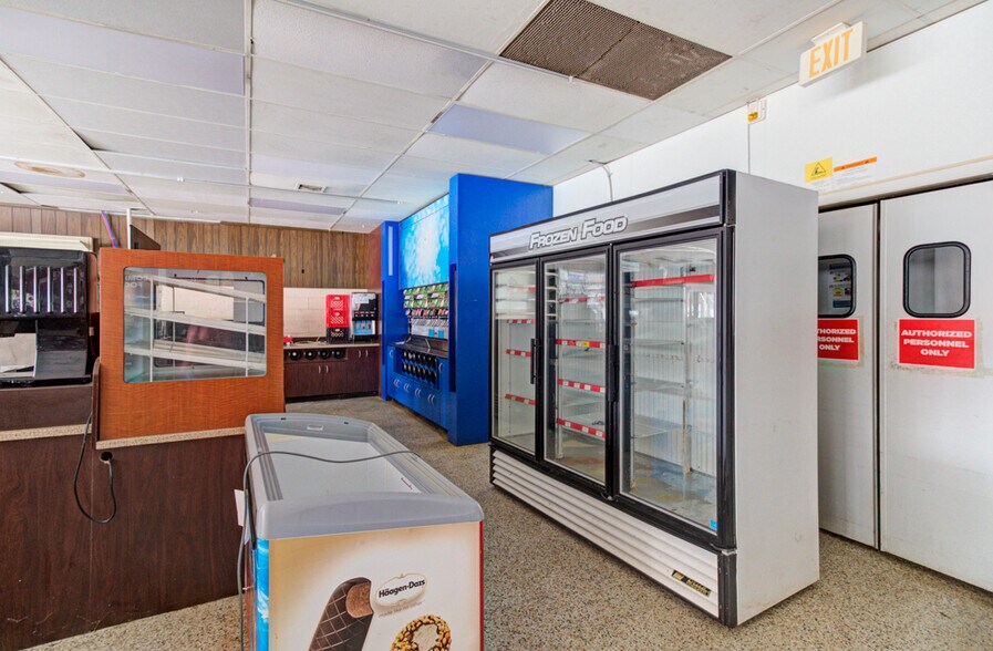 More Photos Of 726 E Lincolnway, Minerva General Retail For Sale