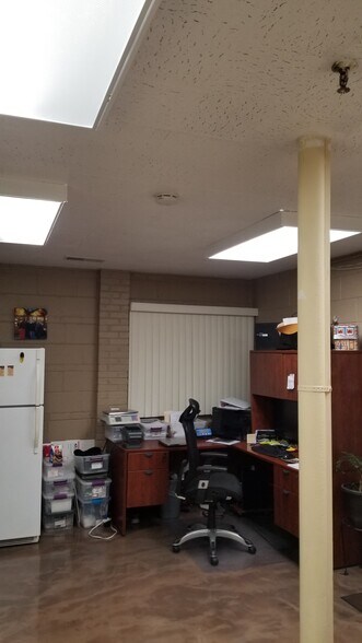 More Photos Of 2708-2714 S 9th Ave, Broadview Manufacturing For Sale