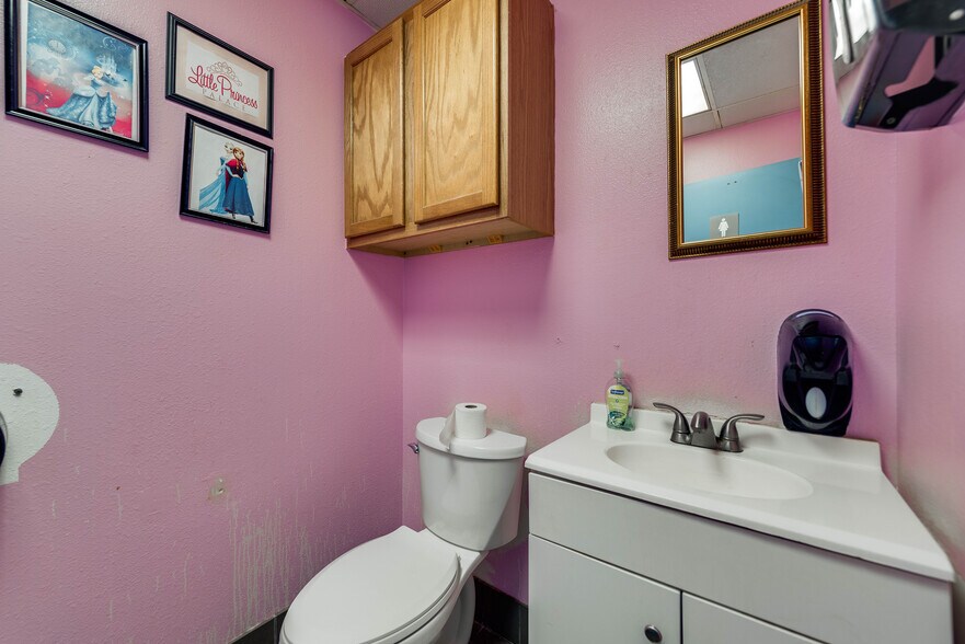 More Photos Of 815 N Grant St, Odessa Freestanding For Sale