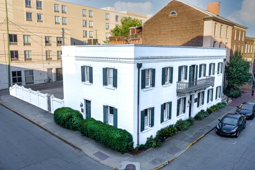 More Photos Of 301 W York St, Savannah Office For Sale