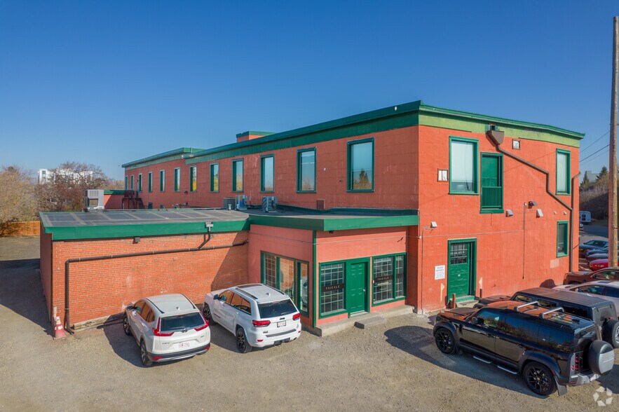 More Photos Of 1207-1215 13th St SE, Calgary Office For Lease