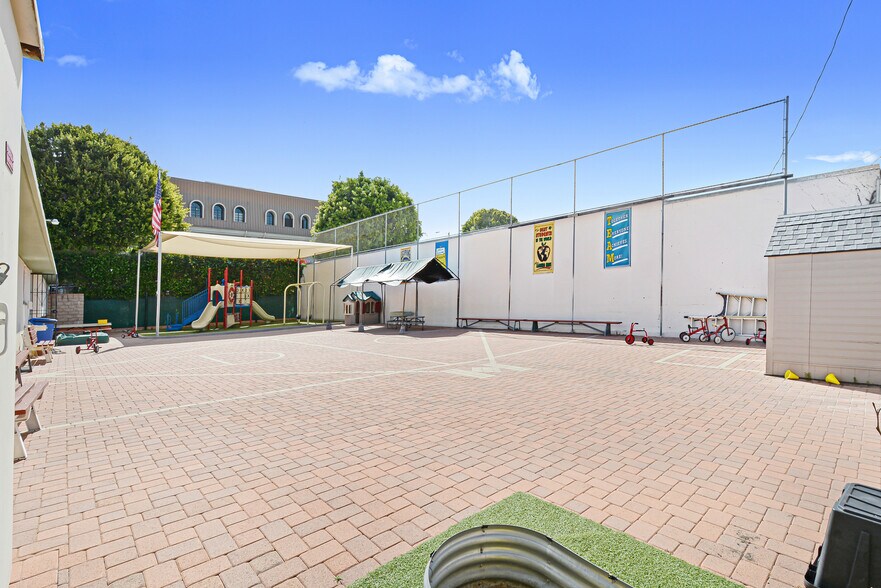 More Photos Of 419 S Robertson Blvd, Beverly Hills Schools For Sale