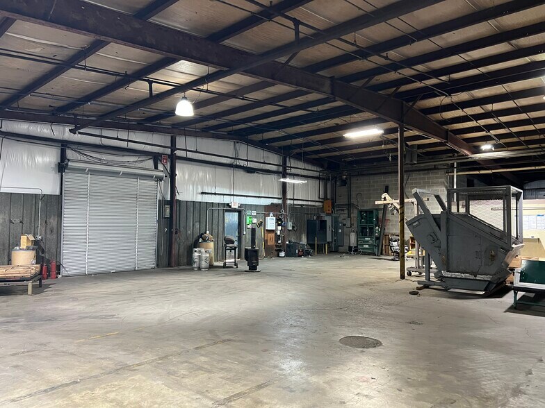 More Photos Of 110 W 34th St, Chattanooga Warehouse For Sale