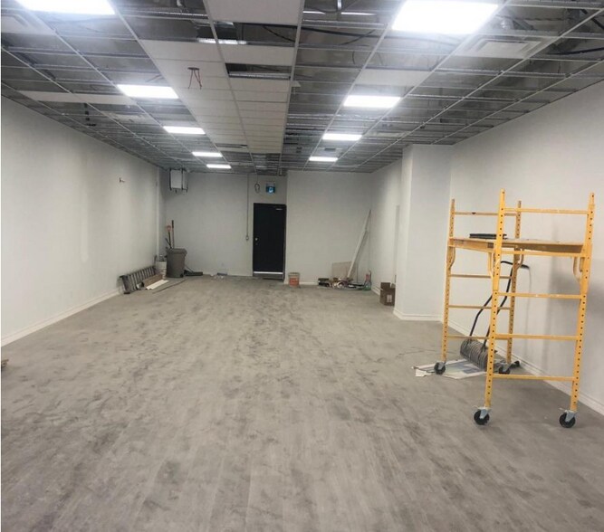 More Photos Of 3 Simcoe St S, Oshawa Storefront Retail Office For Lease