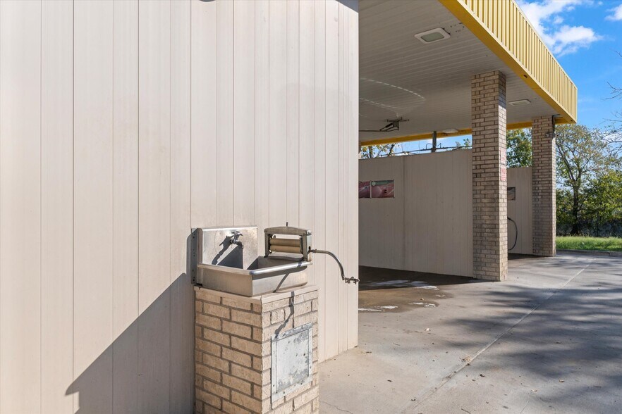 More Photos Of 3937 Lee St, Greenville Carwash For Sale