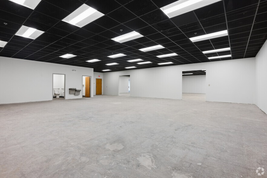 More Photos Of 408 Gallimore Dairy Rd, Greensboro Unknown For Lease