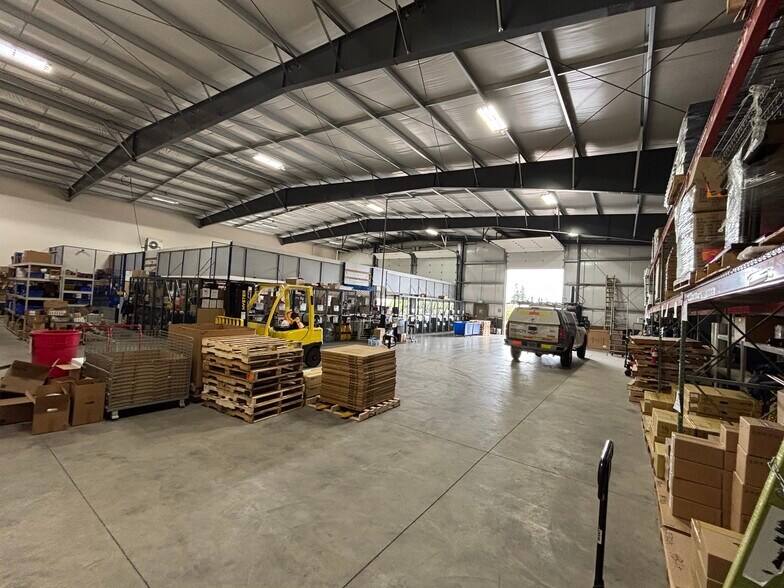 More Photos Of 3543 Steelhead Run Dr NE, Albany Warehouse For Lease
