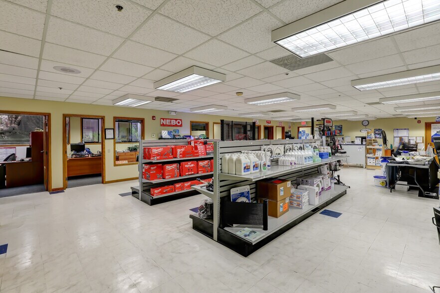 More Photos Of 210 Classic Ct, Rohnert Park Warehouse For Lease