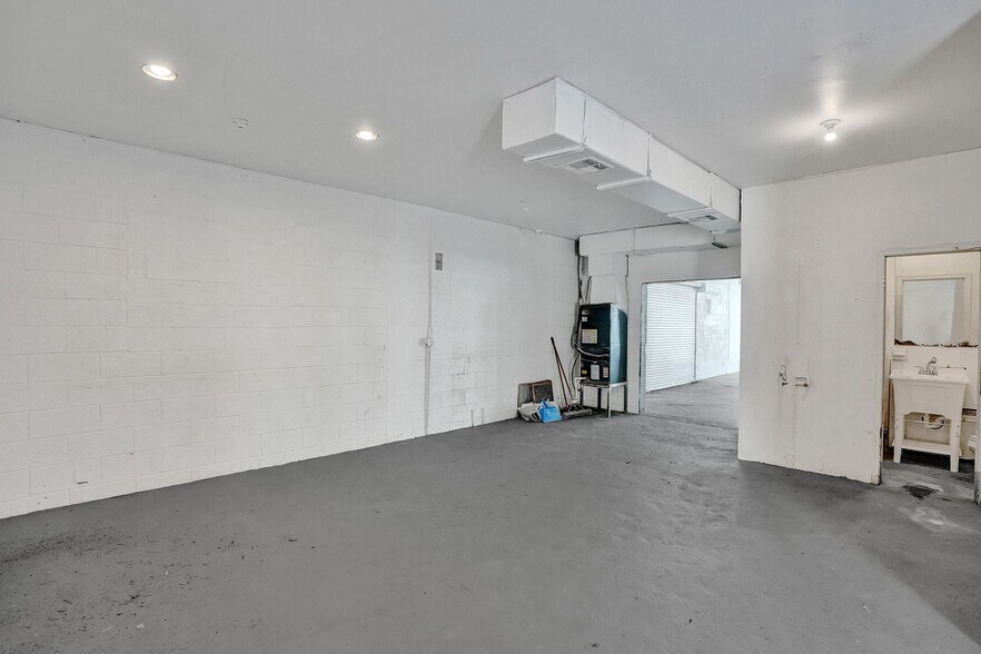 More Photos Of 3055-3057 Broward Blvd, Fort Lauderdale Storefront Retail Office For Sale